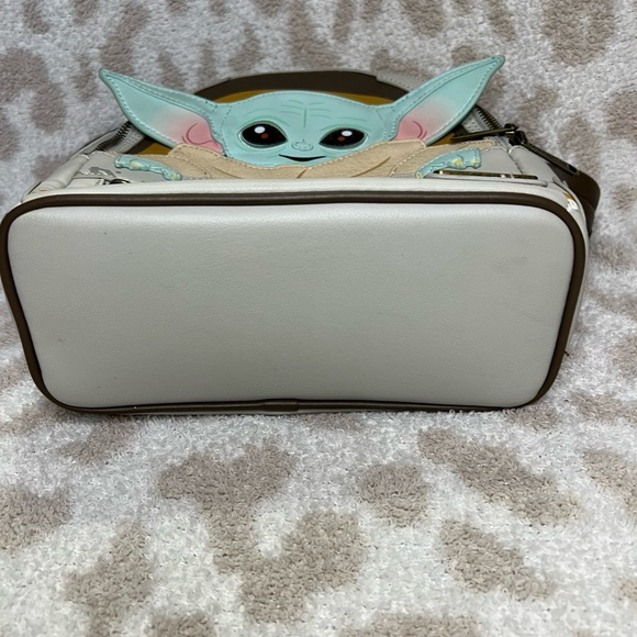 Baby Yoda Loungefly Backpack - Picture 5 of 7